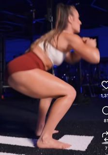 Demi Bagby feet photo thumbnail