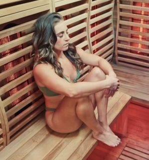 Demi Bagby feet photo thumbnail