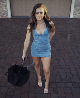 Demi Bagby feet photo thumbnail