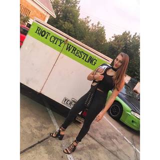 Demi Bennett feet photo thumbnail