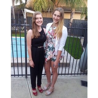 Demi Bennett feet photo thumbnail