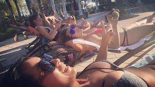 Demi Bennett feet photo thumbnail