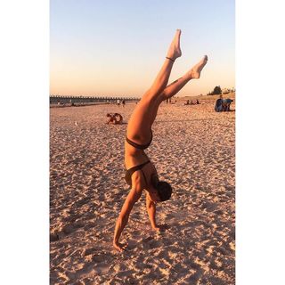 Demi Bennett feet photo thumbnail