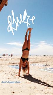 Demi Bennett feet photo thumbnail