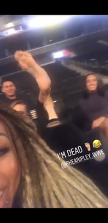 Demi Bennett feet photo thumbnail