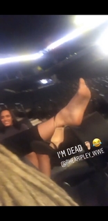 Demi Bennett feet photo thumbnail