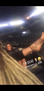 Demi Bennett feet photo thumbnail