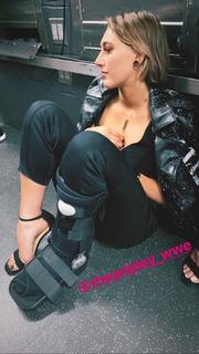 Demi Bennett feet photo thumbnail
