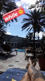 Demi Bennett feet photo thumbnail
