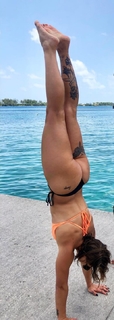 Demi Bennett feet photo thumbnail