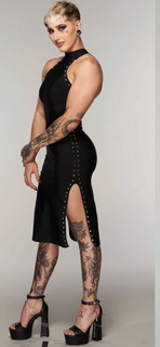 Demi Bennett feet photo thumbnail