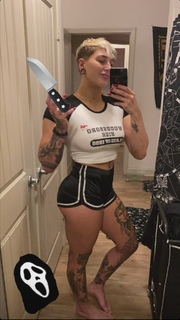 Demi Bennett feet photo thumbnail