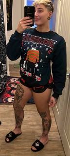 Demi Bennett feet photo thumbnail