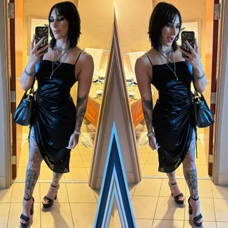 Demi Bennett feet photo thumbnail