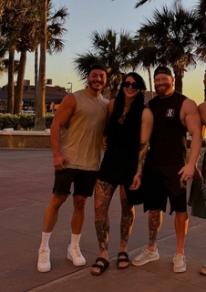 Demi Bennett feet photo thumbnail