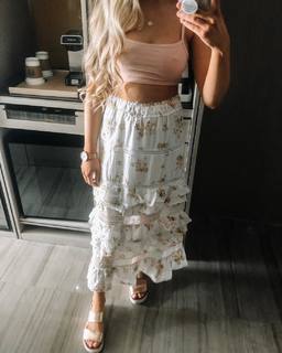 Demi Burnett feet photo 7
