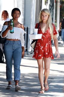 Demi Burnett feet photo 2