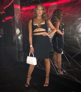 Demi Jones feet photo 11