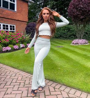 Demi Jones feet photo 3