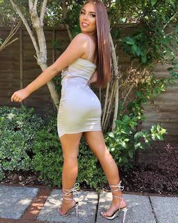 Demi Jones feet photo 20