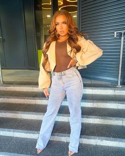 Demi Jones feet photo 16