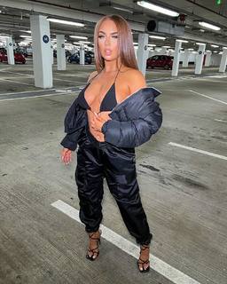 Demi Jones feet photo 18