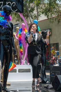 Demi Lovato feet photo thumbnail