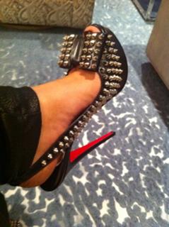 Demi Lovato feet photo thumbnail