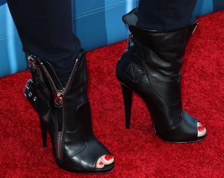 Demi Lovato feet photo thumbnail