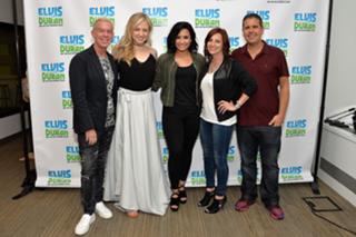 Demi Lovato feet photo thumbnail