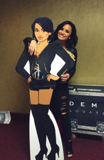 Demi Lovato feet photo thumbnail