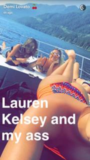 Demi Lovato feet photo thumbnail