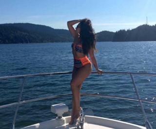 Demi Lovato feet photo thumbnail