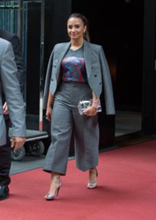 Demi Lovato feet photo thumbnail