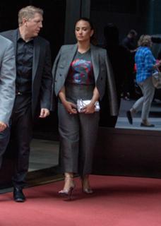 Demi Lovato feet photo thumbnail