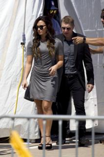 Demi Lovato feet photo thumbnail