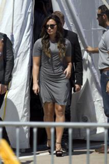 Demi Lovato feet photo thumbnail