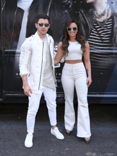 Demi Lovato feet photo thumbnail