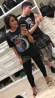 Demi Lovato feet photo thumbnail