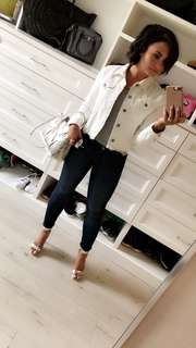 Demi Lovato feet photo thumbnail