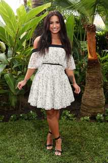 Demi Lovato feet photo thumbnail