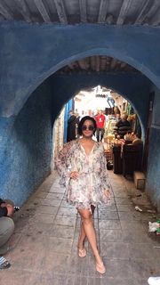 Demi Lovato feet photo thumbnail