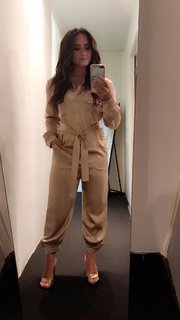 Demi Lovato feet photo thumbnail