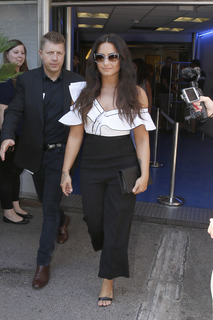 Demi Lovato feet photo thumbnail