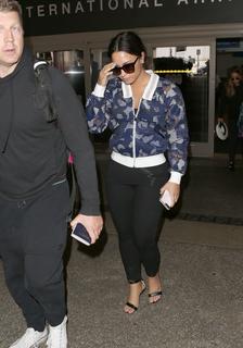 Demi Lovato feet photo thumbnail