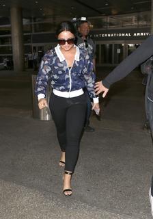 Demi Lovato feet photo thumbnail