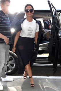 Demi Lovato feet photo thumbnail