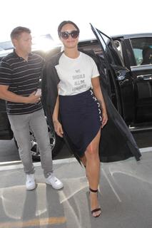 Demi Lovato feet photo thumbnail