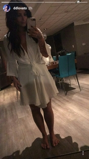 Demi Lovato feet photo thumbnail