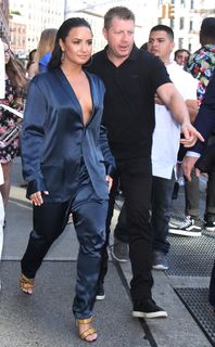 Demi Lovato feet photo thumbnail